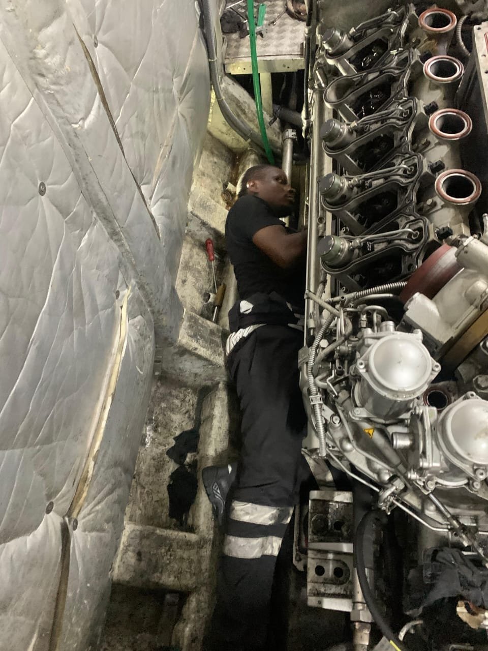 Instalação Alternador MTU 10V - Detalhe da instalação